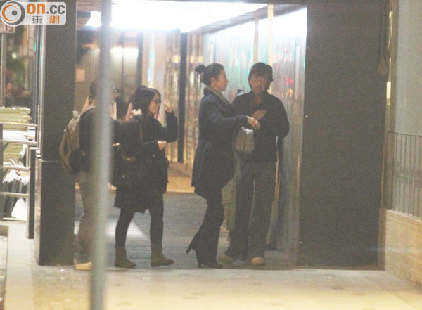 林子祥與葉蒨文被粉絲攔截索合照