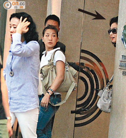 葉蒨文逛名店左閃右避